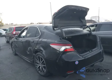 2021 Toyota Camry Se z USA, uszkodzony, nr VIN 4T1T11AK9MU485667